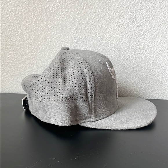 Bulls New Era Gray Suede Cap - Picture 2 of 11